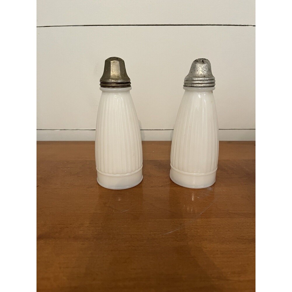 VTG Ribbed Milk Glass Cone Salt & Pepper Shakers set‎ 5 1/2' Metal Tops